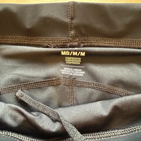 Under Armour Compression Leggings in Black - Picture 3 of 5